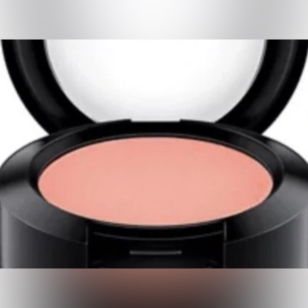 PEACH SORBET POLYCHROMATIC EYESHADOW FROM PROFESSIONAL MAKEUP ARTIST COUNTER!!!